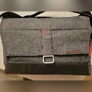 Peak Design Everyday Messenger V1 15L Bag gray 15”x11.5”